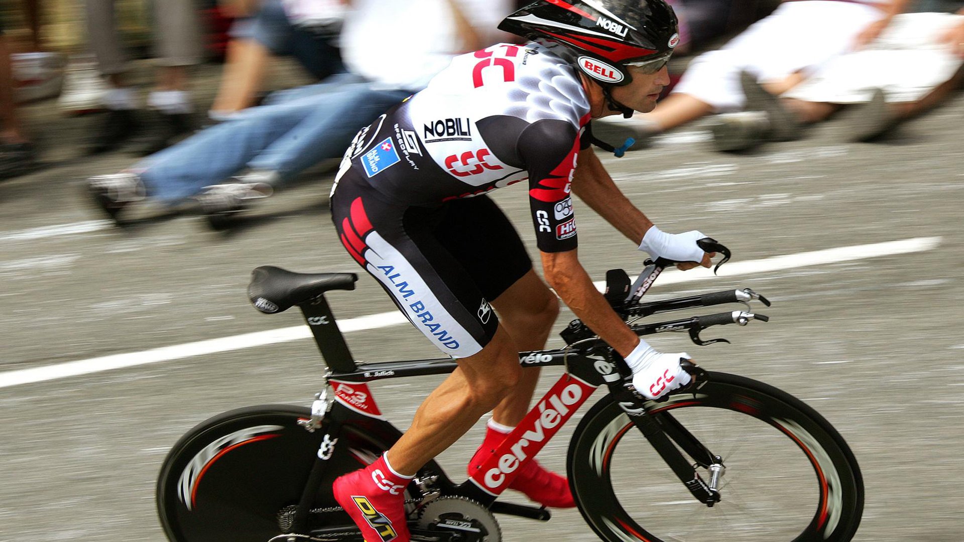 东瀛风暴席卷巴黎，羽坛玫瑰浴火绽放—日本队横扫法国队，陈雨菲点燃赛场