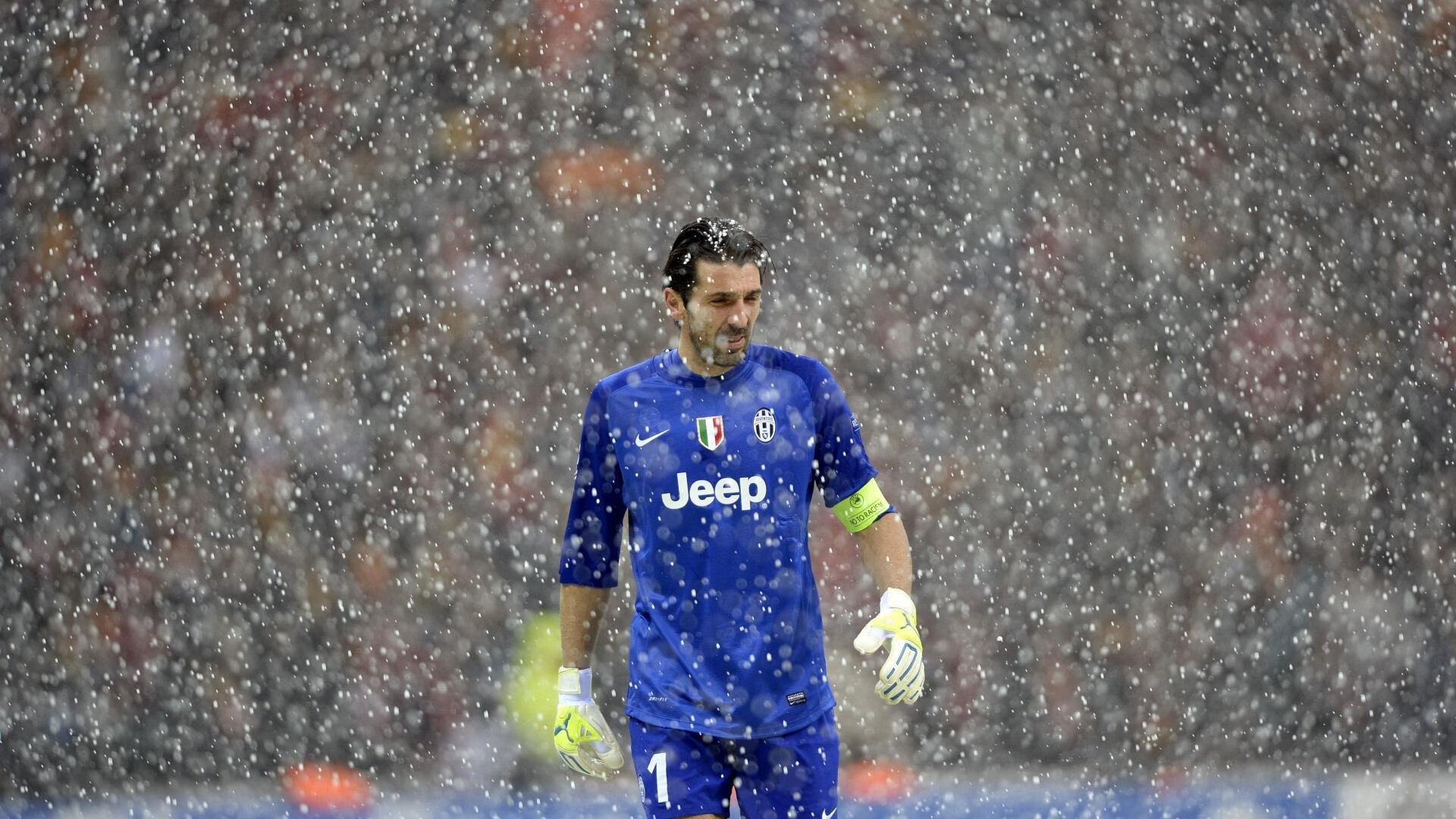 东瀛风暴席卷巴黎，羽坛玫瑰浴火绽放—日本队横扫法国队，陈雨菲点燃赛场