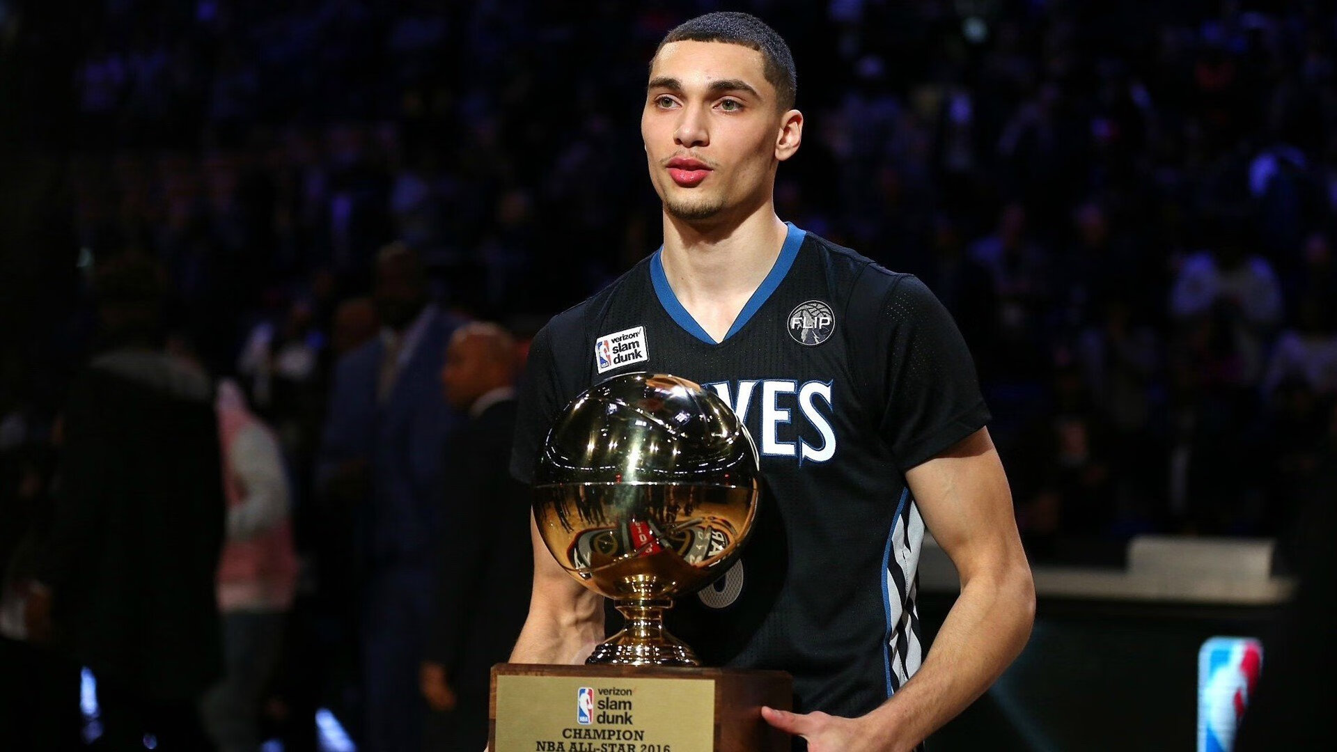 塔图姆点燃赛场,深圳队轻取猛龙,一场跨越文化的篮球对话